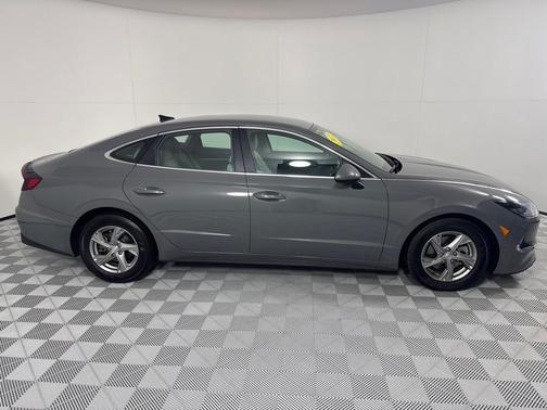 2022 Hyundai SONATA SE