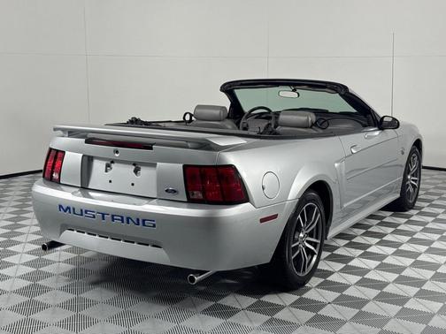 2004 Ford Mustang