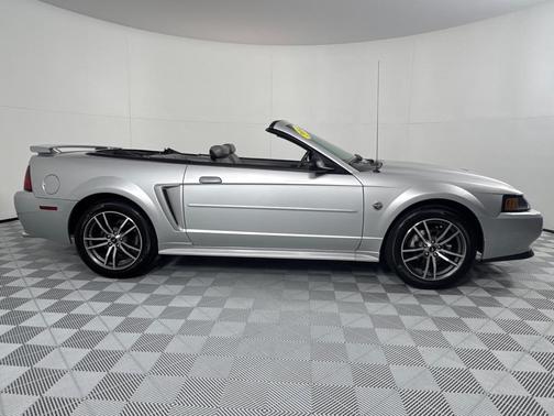 2004 Ford Mustang