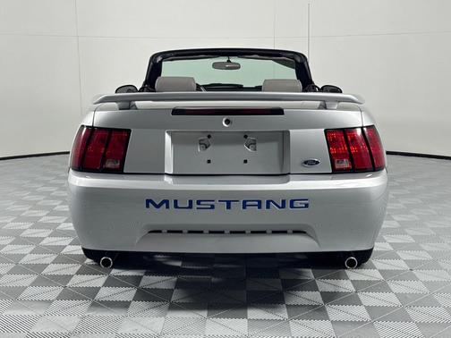 2004 Ford Mustang