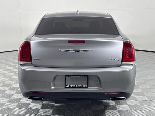2018 Chrysler 300 S