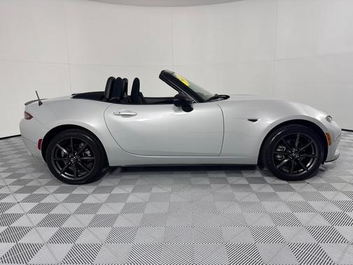 2017 Mazda MX-5 Miata Sport