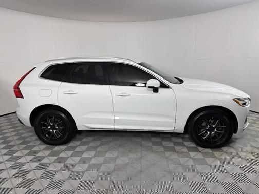 2020 Volvo XC60 T5 Momentum