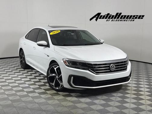 Pure White 2020 Volkswagen Passat 2.0T R-Line