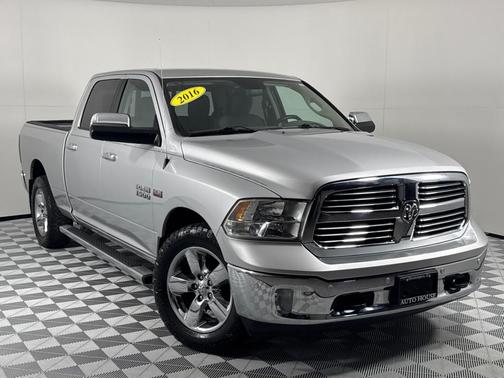 2016 RAM 1500 SLT