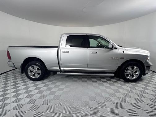 2016 RAM 1500 SLT