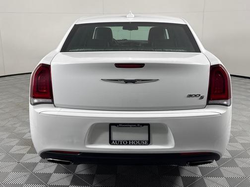 2018 Chrysler 300 S