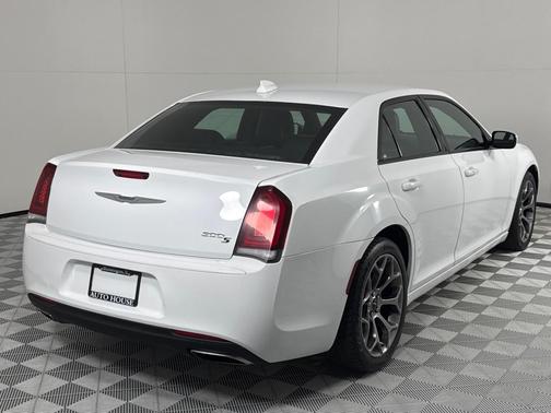 2018 Chrysler 300 S