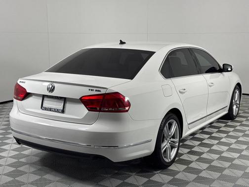 2015 Volkswagen Passat 1.8T Auto SEL Premium