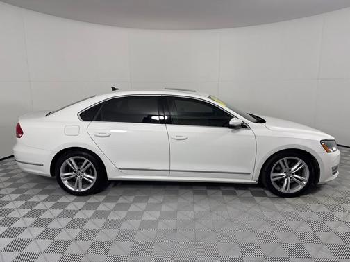 2015 Volkswagen Passat 1.8T Auto SEL Premium
