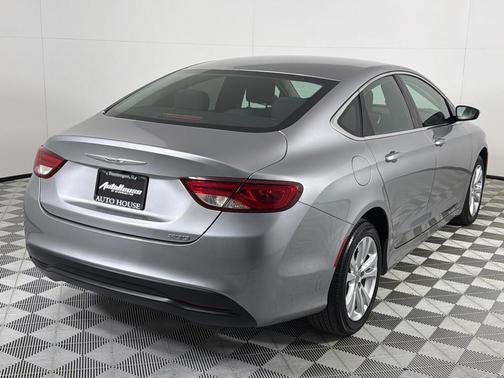 2016 Chrysler 200 LX
