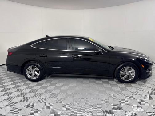 2022 Hyundai SONATA SE