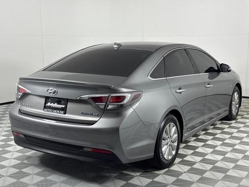 2017 Hyundai SONATA Hybrid SE