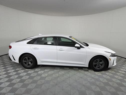 White 2021 Kia K5 LXS