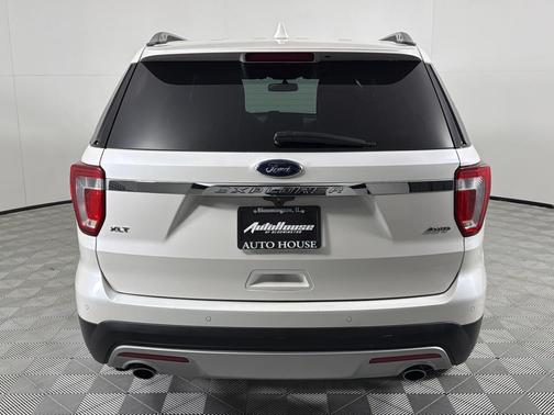 White 2017 Ford Explorer XLT