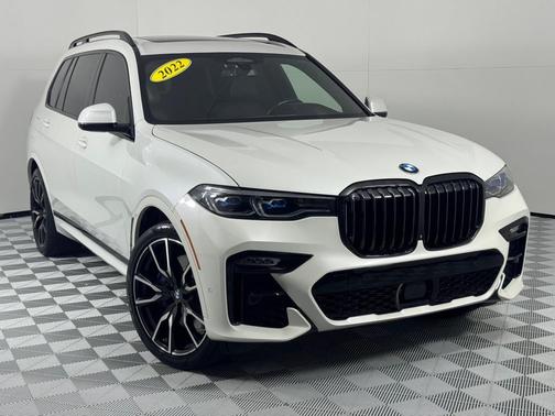 2022 BMW X7 M50i