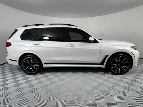 2022 BMW X7 M50i