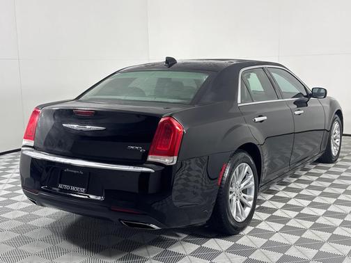 2017 Chrysler 300C Base