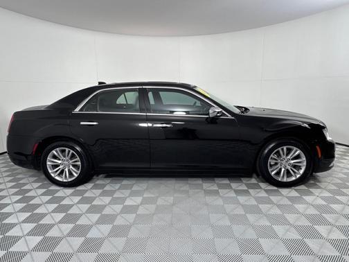 2017 Chrysler 300C Base