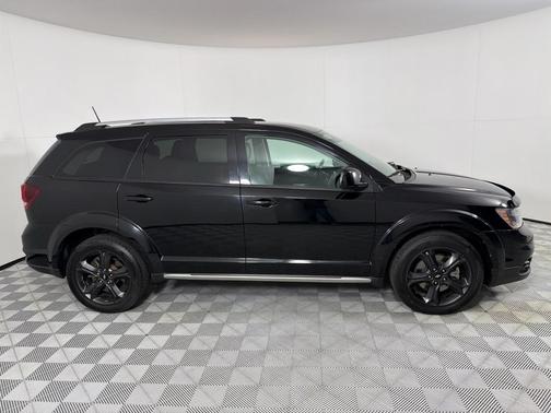 Black 2019 Dodge Journey Crossroad