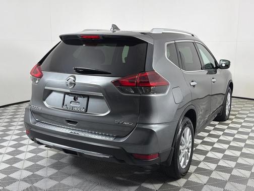 Gun Metallic 2018 Nissan Rogue SV