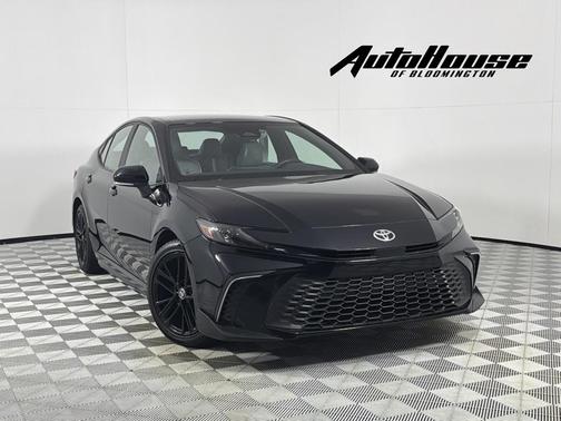 Black 2025 Toyota Camry SE