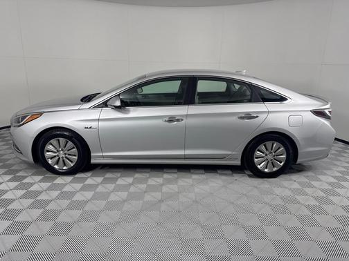 2016 Hyundai SONATA Hybrid SE