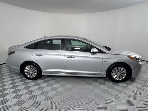 2016 Hyundai SONATA Hybrid SE