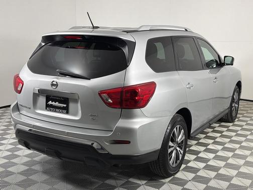 2017 Nissan Pathfinder SL