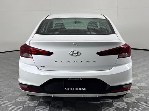 2019 Hyundai ELANTRA SE