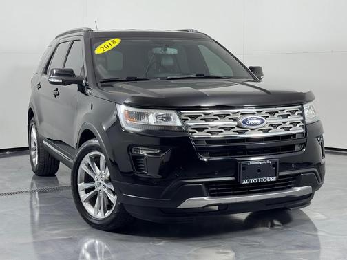 Black 2018 Ford Explorer XLT