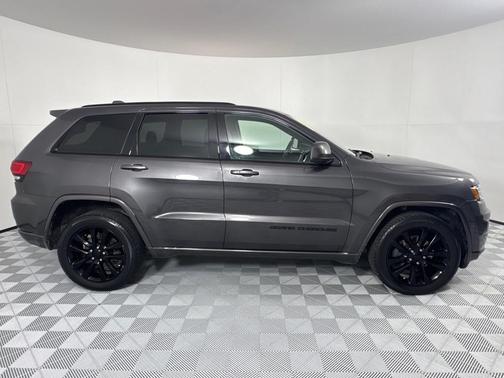 2017 Jeep Grand Cherokee Altitude