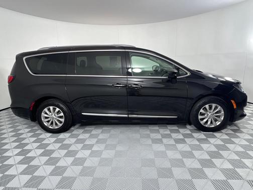 2018 Chrysler Pacifica Touring-L Plus