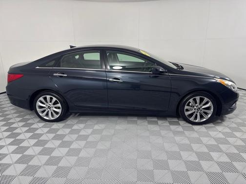 2013 Hyundai SONATA SE