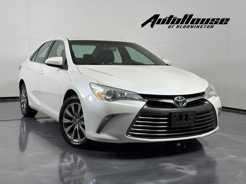 White 2015 Toyota Camry XLE