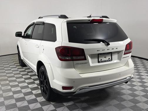 White 2016 Dodge Journey Crossroad