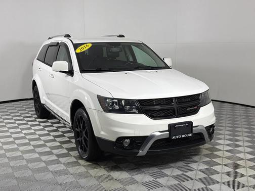 White 2016 Dodge Journey Crossroad