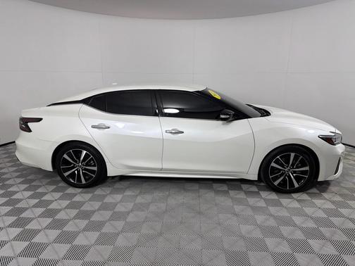White 2022 Nissan Maxima SV