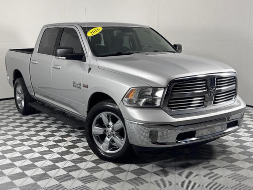 2016 RAM 1500 SLT