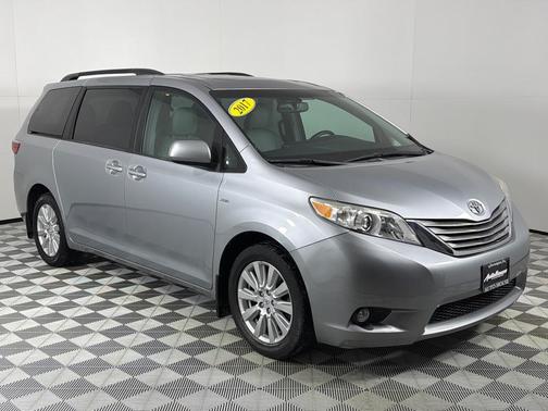 2017 Toyota Sienna XLE