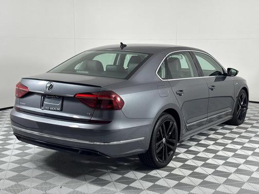 2017 Volkswagen Passat 1.8T R-Line