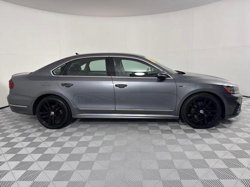 2017 Volkswagen Passat 1.8T R-Line