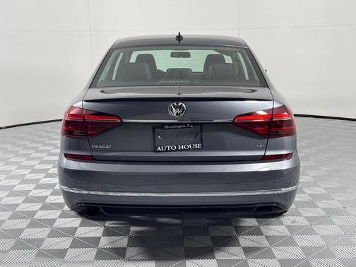 2017 Volkswagen Passat 1.8T R-Line