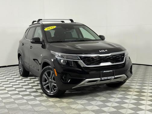 Black 2022 Kia Seltos S