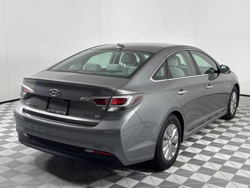 2017 Hyundai SONATA Hybrid SE