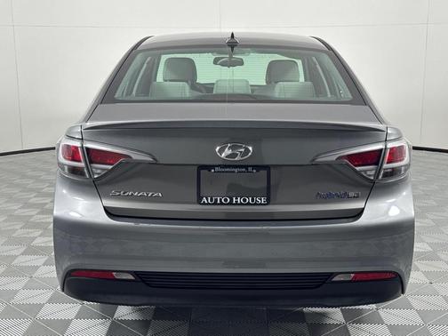 2017 Hyundai SONATA Hybrid SE