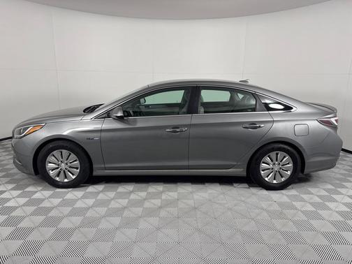 2017 Hyundai SONATA Hybrid SE