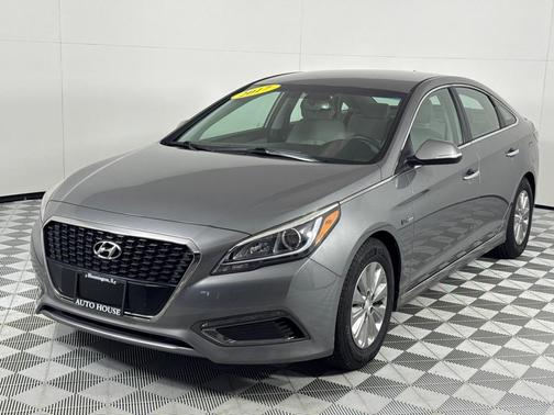 2017 Hyundai SONATA Hybrid SE