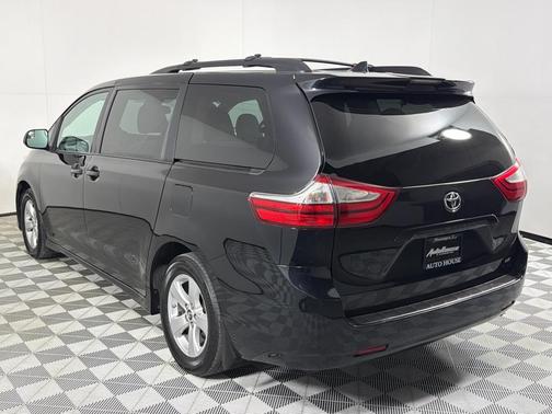 2018 Toyota Sienna LE