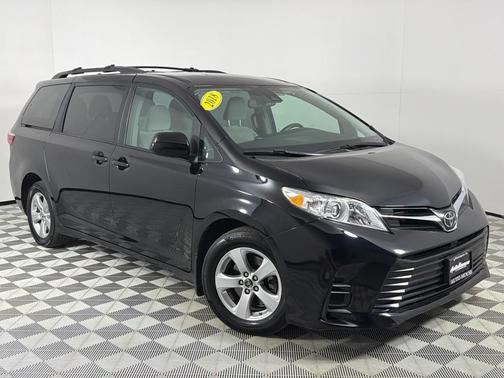 2018 Toyota Sienna LE